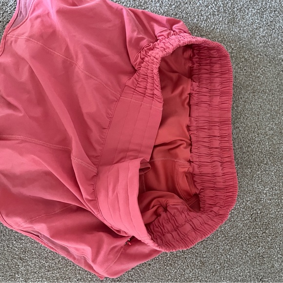 LULU LEMON HOTTY HOT SHORTS - Picture 5 of 7